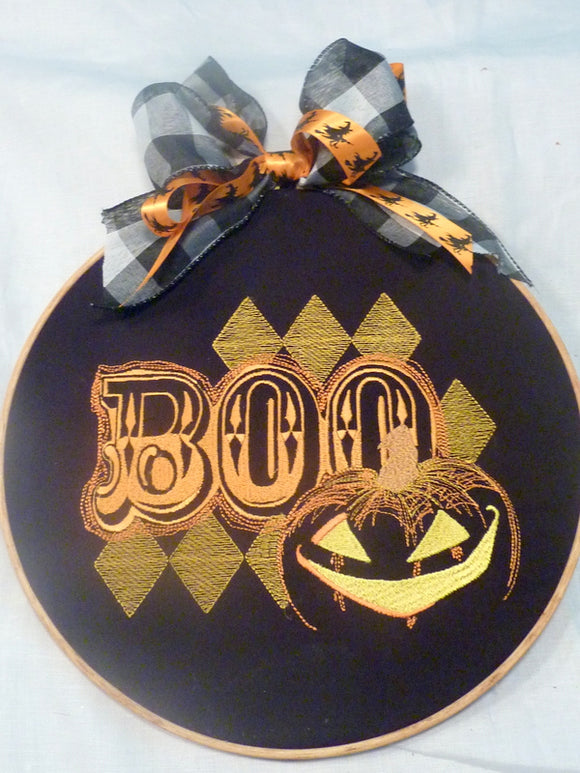 Halloween wreath, Halloween decorations, Embroidered hoop picture - Julie Butler Creations