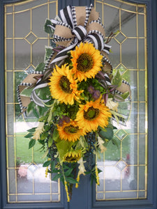 Sunflower Door Swag, Farmhouse Decor, year round door swags, French country decor