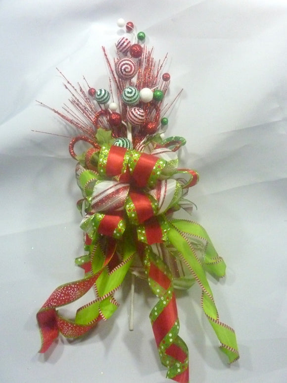 Bow Tree Topper in Red and Green, Ribbon Tree Toppers